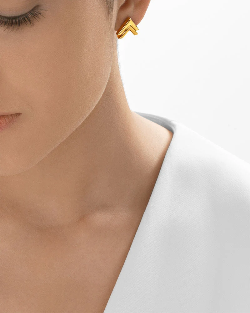 24Kt Gold Arrow Head Stud Earrings - Image 3